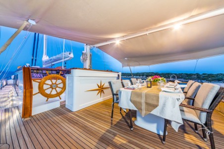 Custom Made Dea Del Mare Dea Del Mare