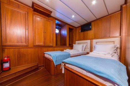 Custom Made Dea Del Mare Dea Del Mare