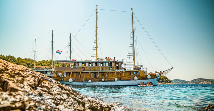 Custom Made Novi Dan Novi Dan