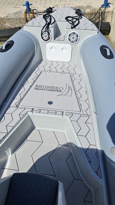 Bura boats Bura 8.0 Step Hydrotherapy