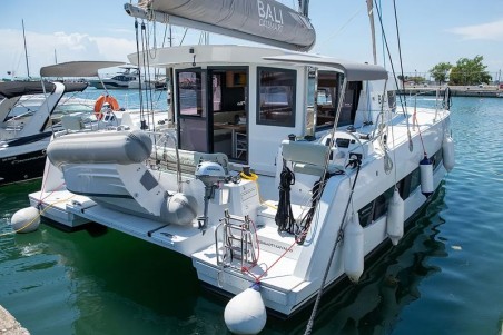 Bali Catsmart | Yacht Charter Greece | Travelboat