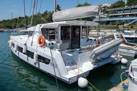 Bali Catsmart | Yacht Charter Greece | Travelboat