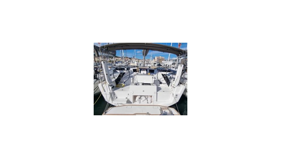 Dufour 37 3 cab. | Yacht Charter France | Travelboat