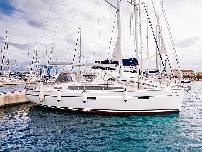 Bavaria Yachtbau Bavaria Cruiser 37 - 3 cab. Blue Tone