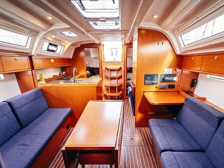 Bavaria Yachtbau Bavaria Cruiser 37 - 3 cab. Blue Tone