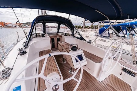 Bavaria Yachtbau Bavaria Cruiser 37 - 3 cab. Flinx