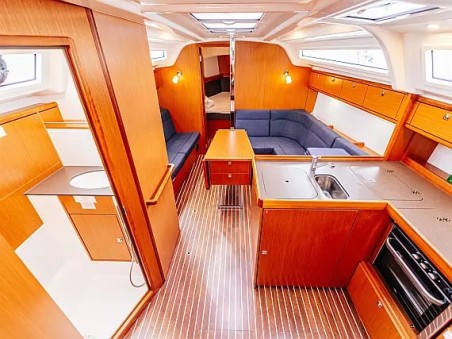 Bavaria Yachtbau Bavaria Cruiser 37 - 3 cab. Flinx