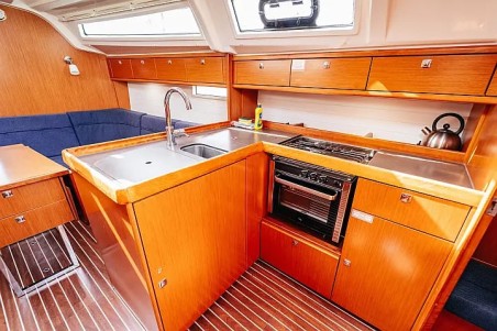 Bavaria Yachtbau Bavaria Cruiser 37 - 3 cab. Flinx
