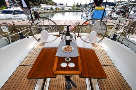 Bavaria Cruiser 37 | Czarter jachtu Chorwacja | Travelboat