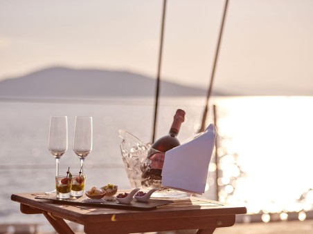 Aizu Aizu | Yacht Charter Greece | Travelboat