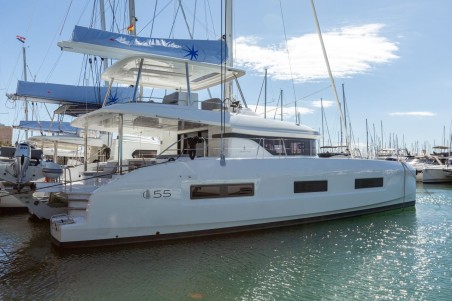 Lagoon 55 | Yacht Charter Spain | Travelboat