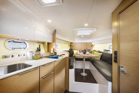 Bavaria Sport 300 | Czarter jachtu Chorwacja | Travelboat