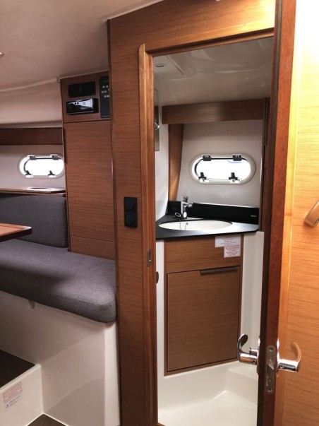 Bavaria Sport 300 | Czarter jachtu Chorwacja | Travelboat