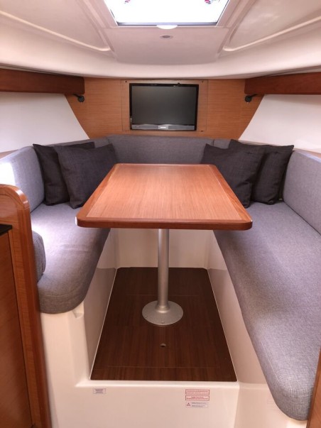 Bavaria Sport 300 | Czarter jachtu Chorwacja | Travelboat