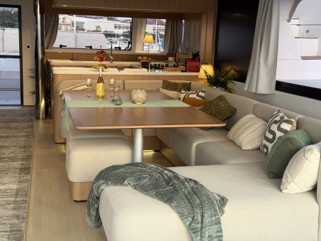 Bali 5.8 | Czarter jachtu Chorwacja | Travelboat