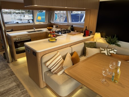 Bali 5.8 | Czarter jachtu Chorwacja | Travelboat
