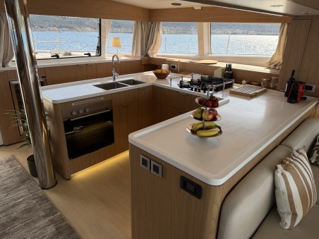 Bali 5.8 | Czarter jachtu Chorwacja | Travelboat