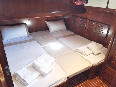 Menorquin 160 Balsamico | Yacht Charter Spain | Travelboat