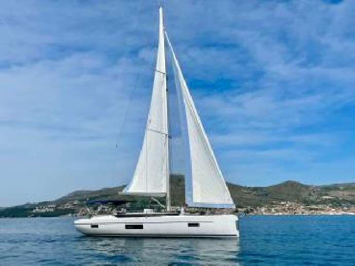 Bavaria C57 Holiday | Czarter jachtu Chorwacja | Travelboat