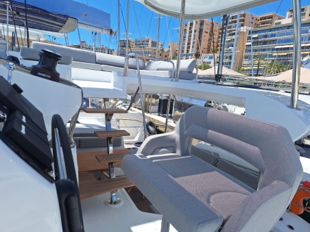 Lagoon 43 | Yacht Charter Spain | Travelboat