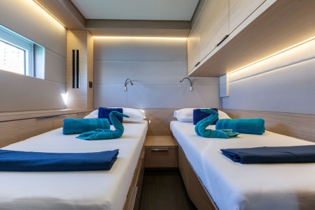 Lagoon 55 | Yacht Charter Spain | Travelboat