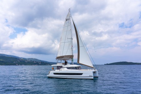 Bali Catspace | Yacht Charter Greece | Travelboat
