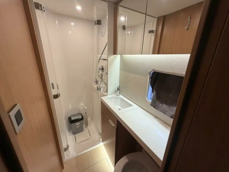 Bali 5.2 | Yacht Charter Greece | Travelboat