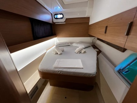 Bali Catspace Kos 40 | Yacht Charter Greece | Travelboat