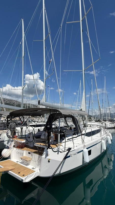 Bavaria C42 | Czarter jachtu Chorwacja | Travelboat