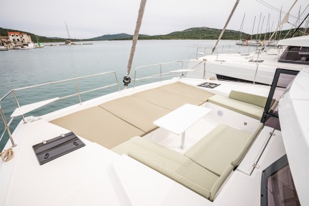 Bali 4.2 | Yacht Charter Croatia | Travelboat