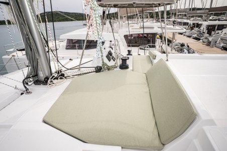 Bali 4.2 | Yacht Charter Croatia | Travelboat