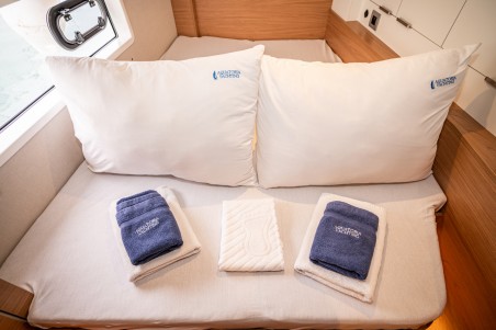 Bali 4.2 | Yacht Charter Croatia | Travelboat