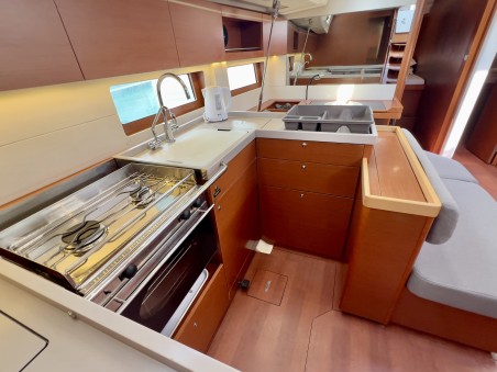 Beneteau Oceanis 51.1 | Yacht Charter Croatia | Travelboat