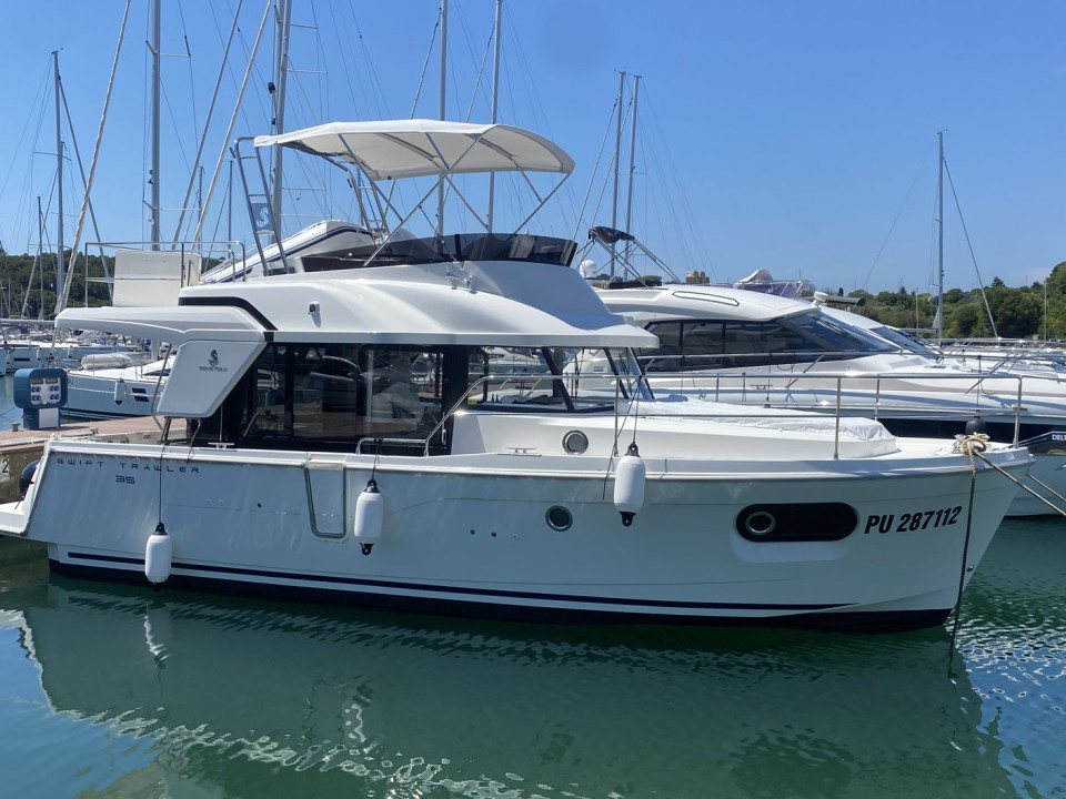 Swift Trawler 35 | Yacht Charter Croatia | Travelboat