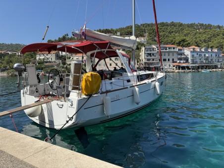 Beneteau Oceanis 35 | Yacht Charter Croatia | Travelboat