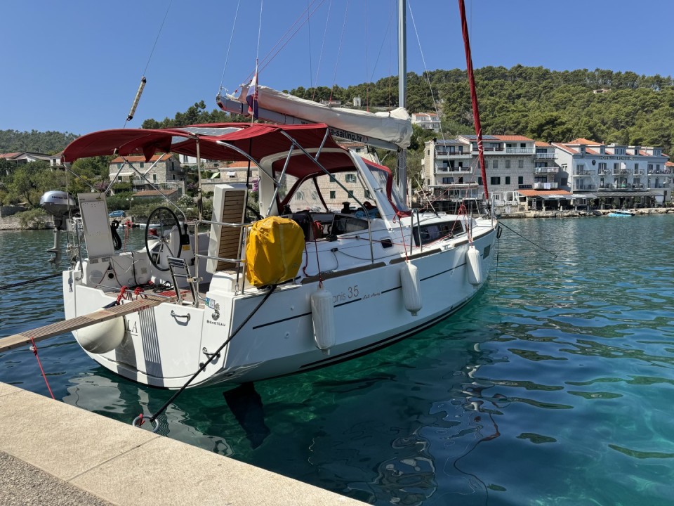 Beneteau Oceanis 35 | Yacht Charter Croatia | Travelboat