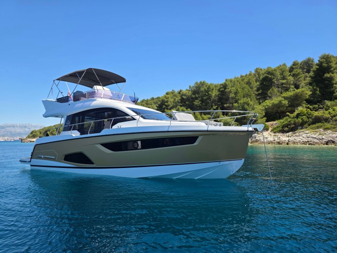 Sealine F430 | Yacht Charter Croatia | Travelboat