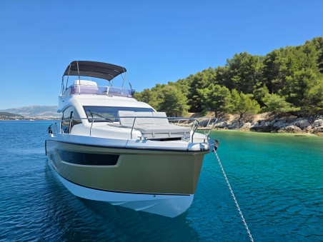 Sealine F430 | Yacht Charter Croatia | Travelboat