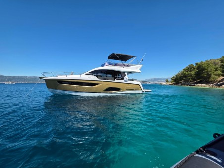 Sealine F430 | Yacht Charter Croatia | Travelboat