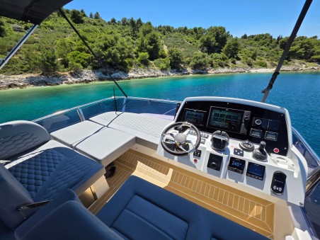 Sealine F430 | Yacht Charter Croatia | Travelboat