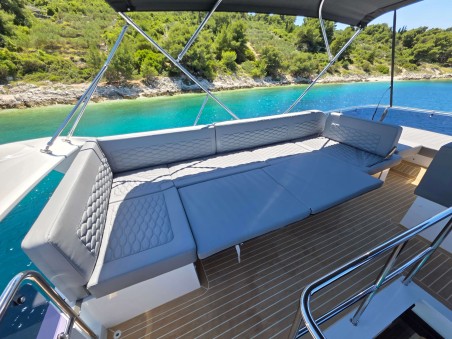 Sealine F430 | Yacht Charter Croatia | Travelboat
