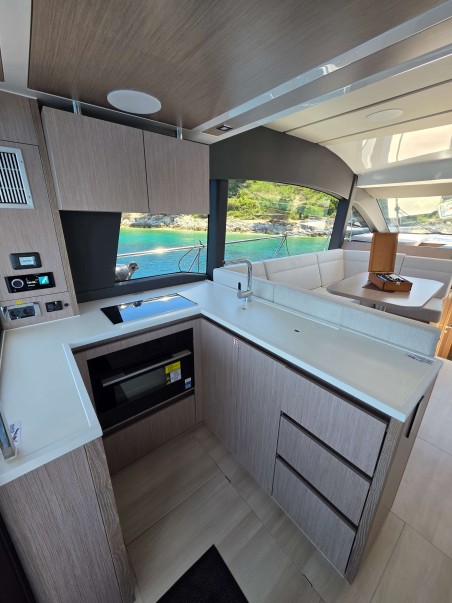 Sealine F430 | Yacht Charter Croatia | Travelboat