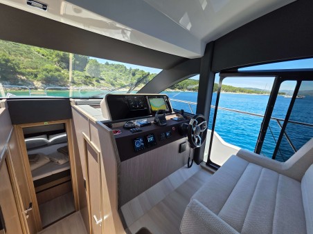 Sealine F430 | Yacht Charter Croatia | Travelboat