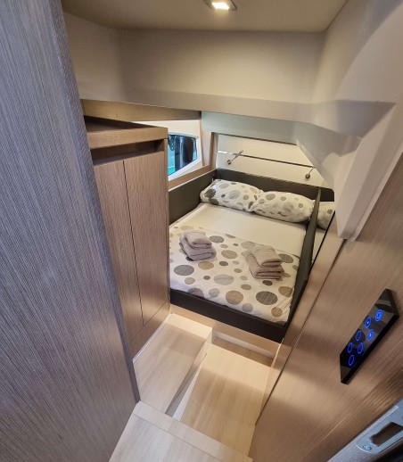 Sealine F430 | Yacht Charter Croatia | Travelboat