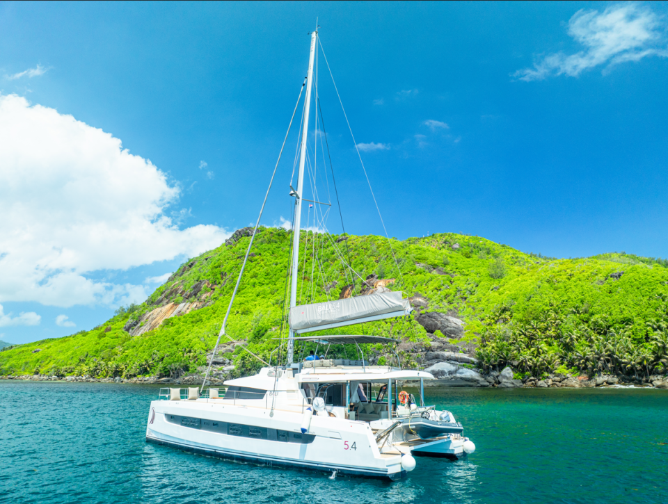 Bali 5.4 | Yacht Charter Seychelles | Travelboat