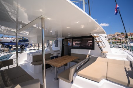 Aventura 37 | Czarter jachtu Chorwacja | Travelboat