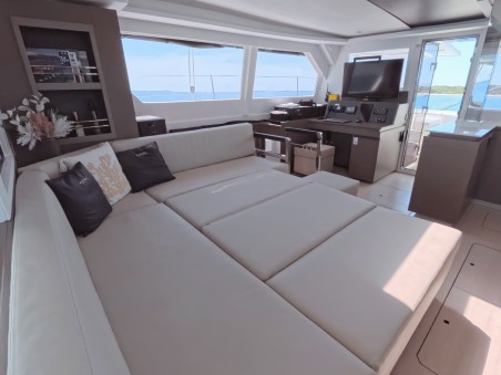 Leopard 50 - 5 + 1 cab | Yacht Charter Croatia | Travelboat