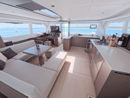 Leopard 50 - 5 + 1 cab | Yacht Charter Croatia | Travelboat