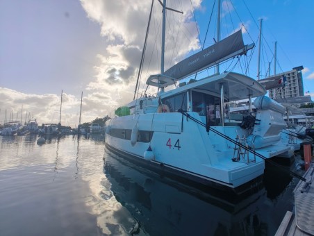 Bali 4.4 - 4 + 2 cab. | yacht charter Caribbean | Travelboat