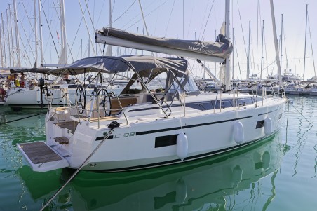 Bavaria Yachtbau Bavaria C38 Skye